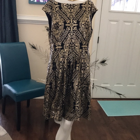 EVA MENDES DRESS | GOLD/BLACK (16) - Picture 6 of 8